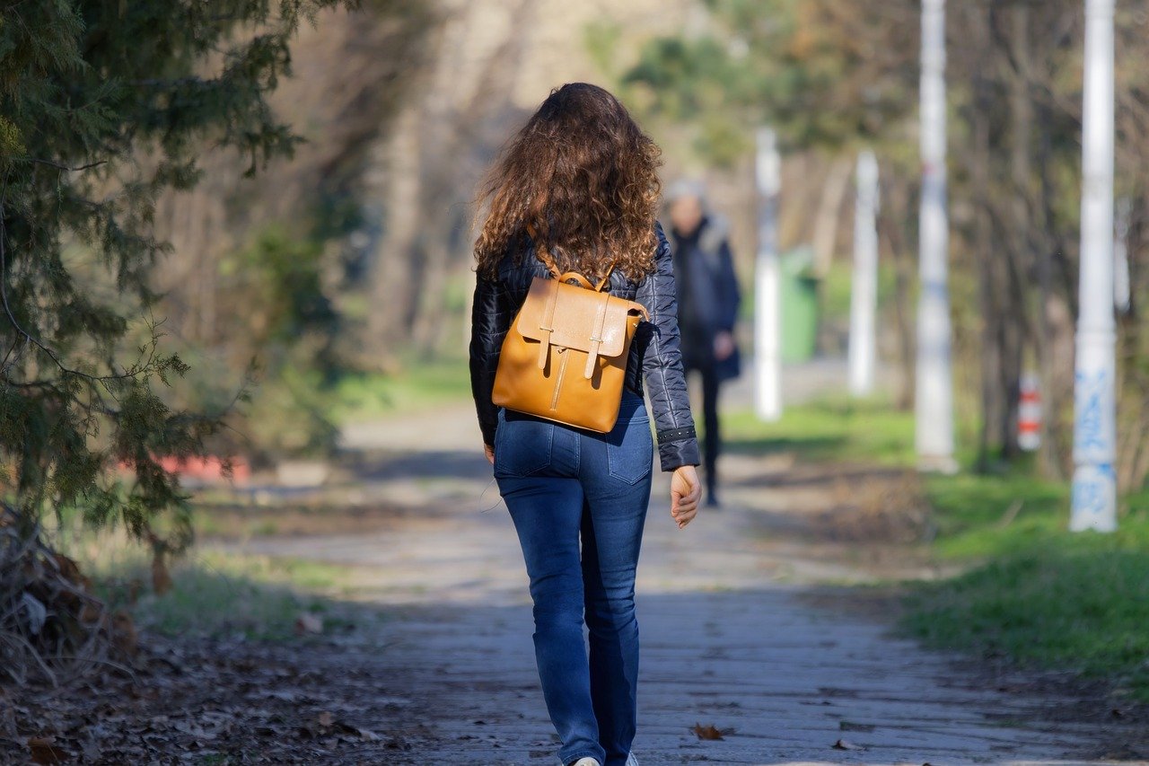 Le sac à dos en cuir : l'accessoire intemporel d’un gentleman